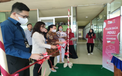 Tingkatkan Literasi Dan Inklusi Keuangan, OJK Sultra Launching Pojok Baca Di Institut Dharma Bharata Grup